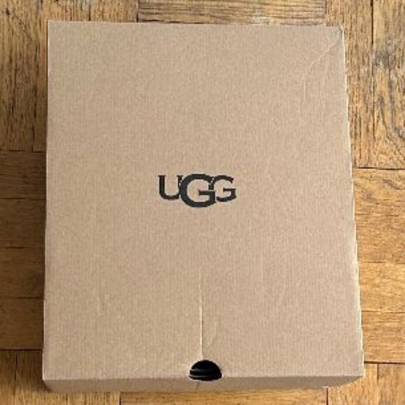 UGG Australia Empty Storage Box Measures H 14.5" "x L 12"x D 5.5" - Picture 1 of 2